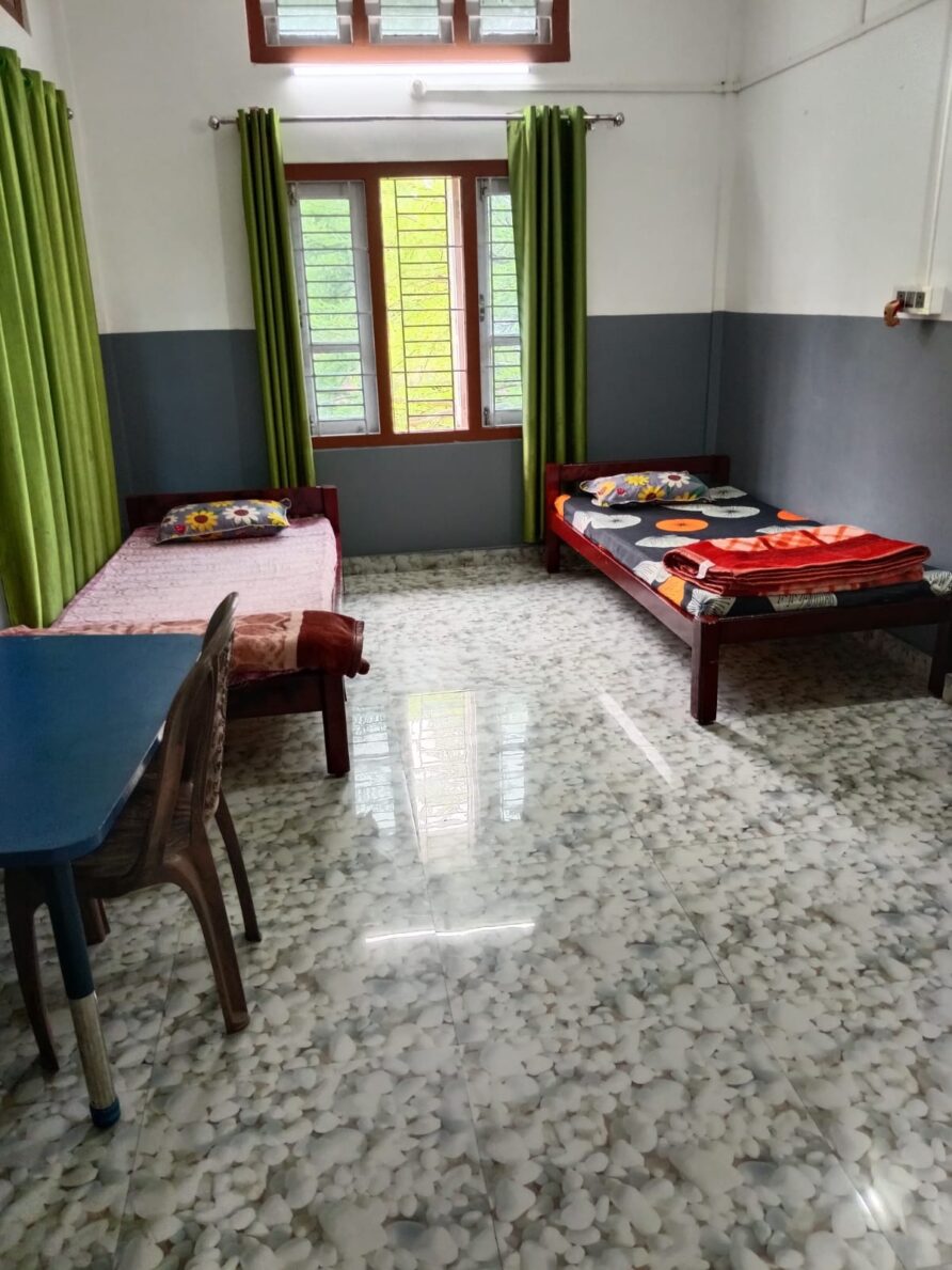 Twin bed standard non attested room